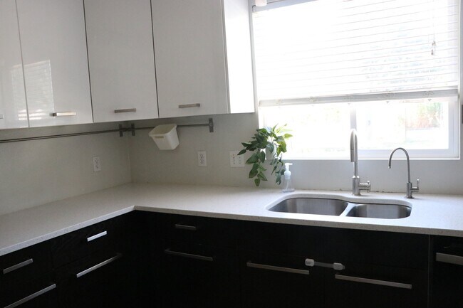 Building Photo - 209 Interlochen Ln