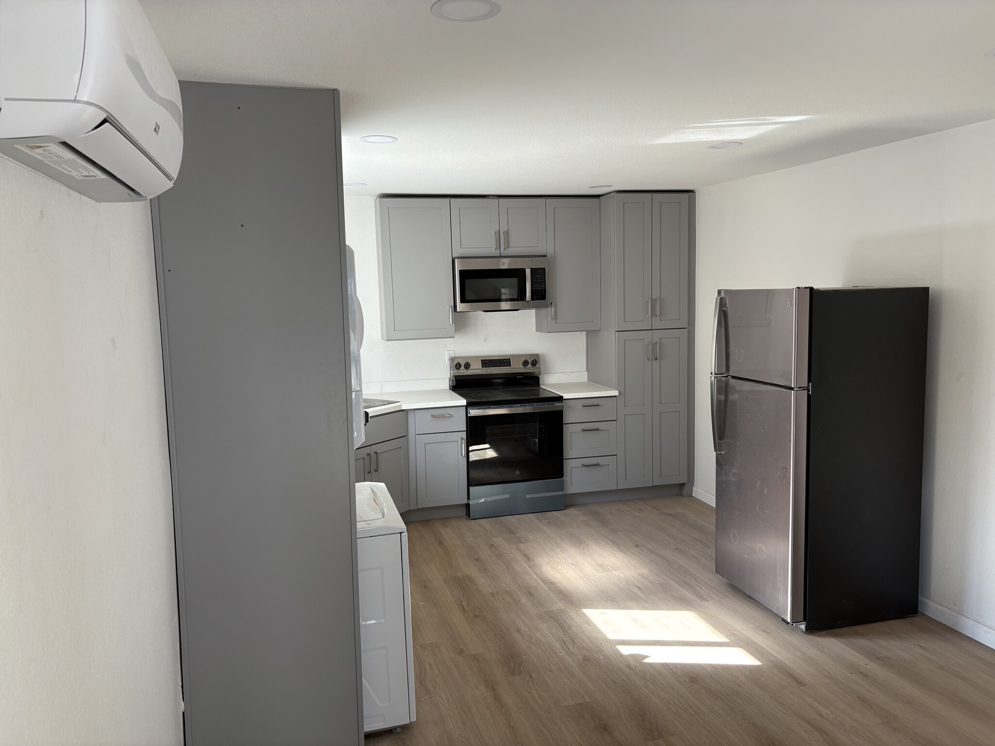 #B kitchen - 214 Kimble St