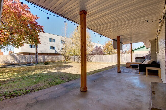 Building Photo - Gorgeous, updated home, turn-key and ready...