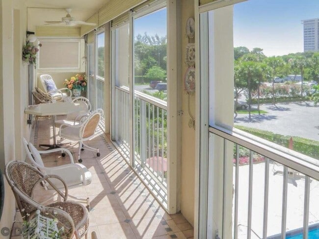 Building Photo - 950 Ponce De Leon Rd