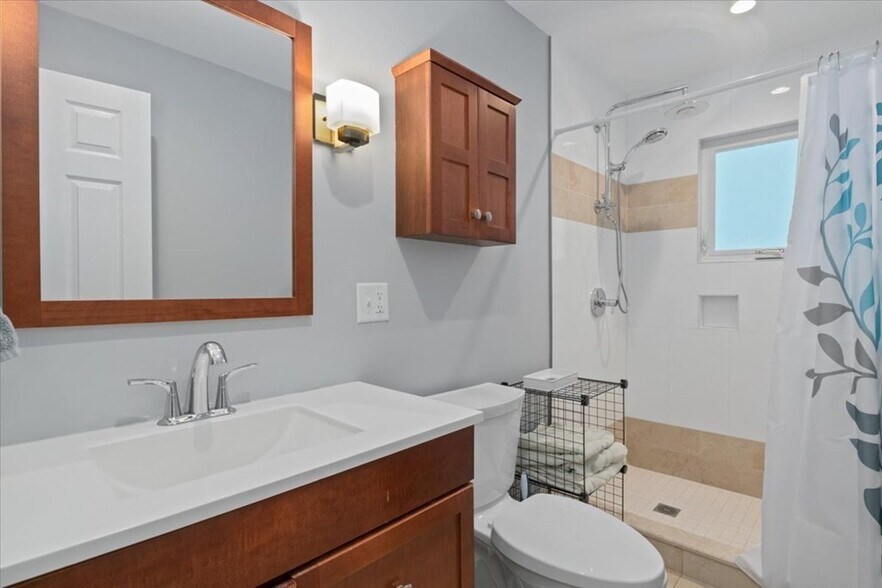 Building Photo - 61 Lowden Ave