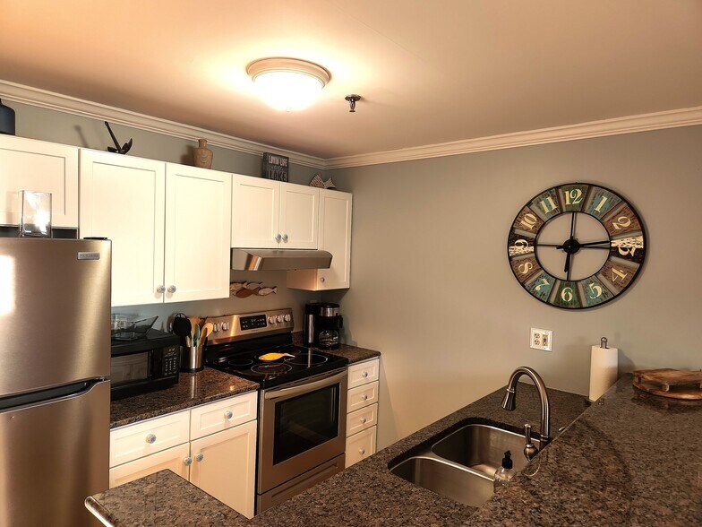 Building Photo - 131 Lake St