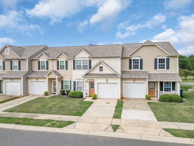 Building Photo - 558 Calen Ln