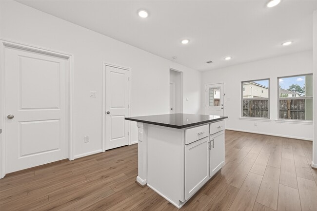 Building Photo - 1410 Cecilia Vines Dr