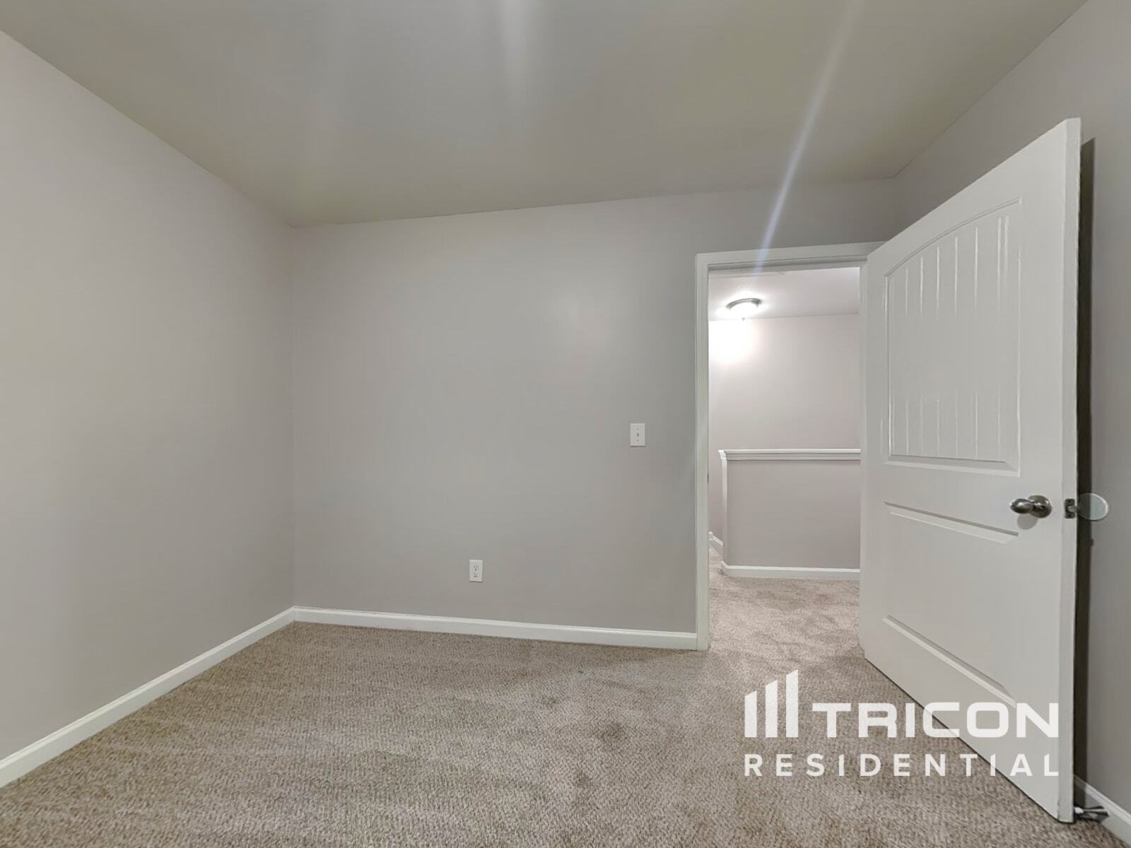 Building Photo - 211 Hollyhock Ln