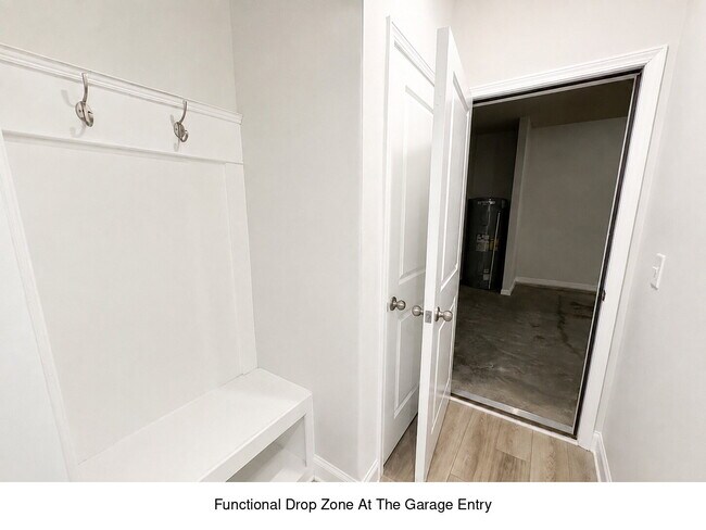 Building Photo - Spacious 4BR/3BA Home with First Floor Suite &  Loft