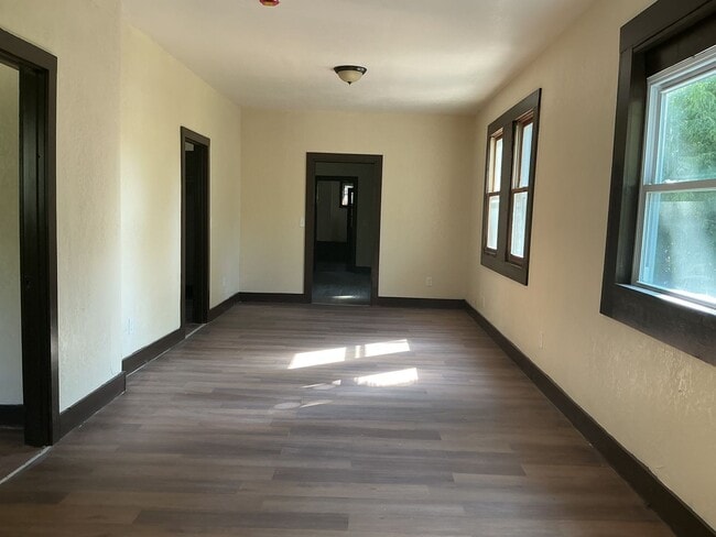 Building Photo - Spacious and Updated Single Family Home