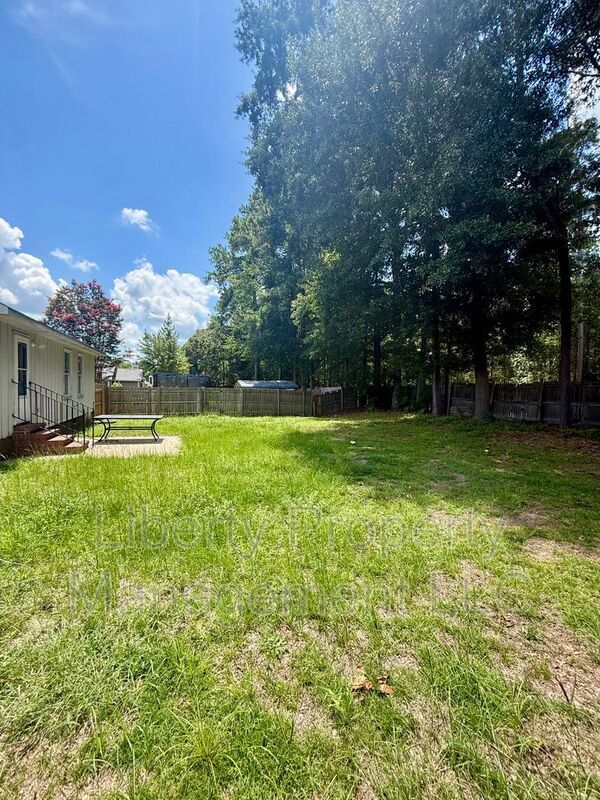 Building Photo - 1222 Skyline Dr