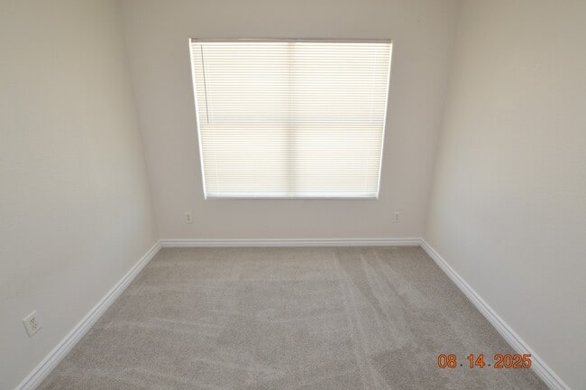 Building Photo - 5509 Donaldson Ct