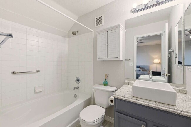 Building Photo - PRICE DROP! "Spacious 3-Bedroom Haven with 2.5 Baths in Aurora – 1,860 Sq Ft of Comfort and Style!"