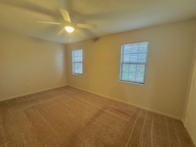 Building Photo - Campbell County Townhome