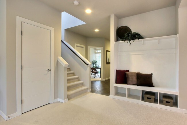 Foyer - 513 125th St Ct E