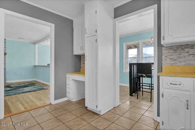 Building Photo - 1207 N Topsail Dr