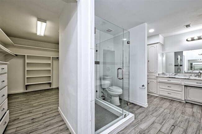 Building Photo - 5319 S Braeswood Blvd