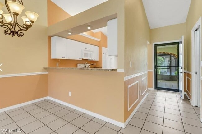 Building Photo - 10772 Regent Cir