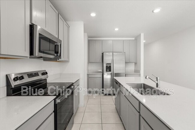 Building Photo - 1725 White Water Ct