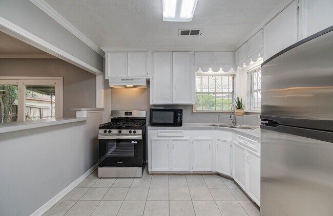 Building Photo - 3626 Songwood St