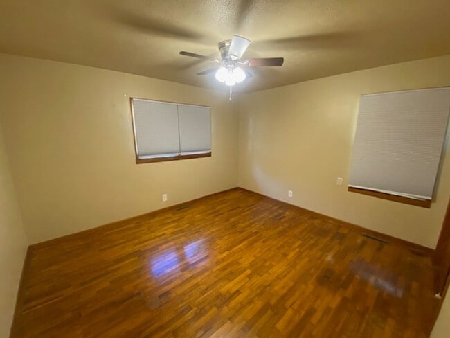Building Photo - Nice 3 Bedroom Home In Lincoln!