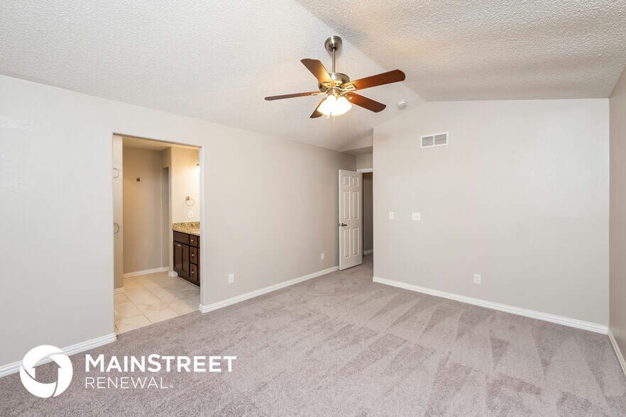 Building Photo - 18557 E Hamilton Dr