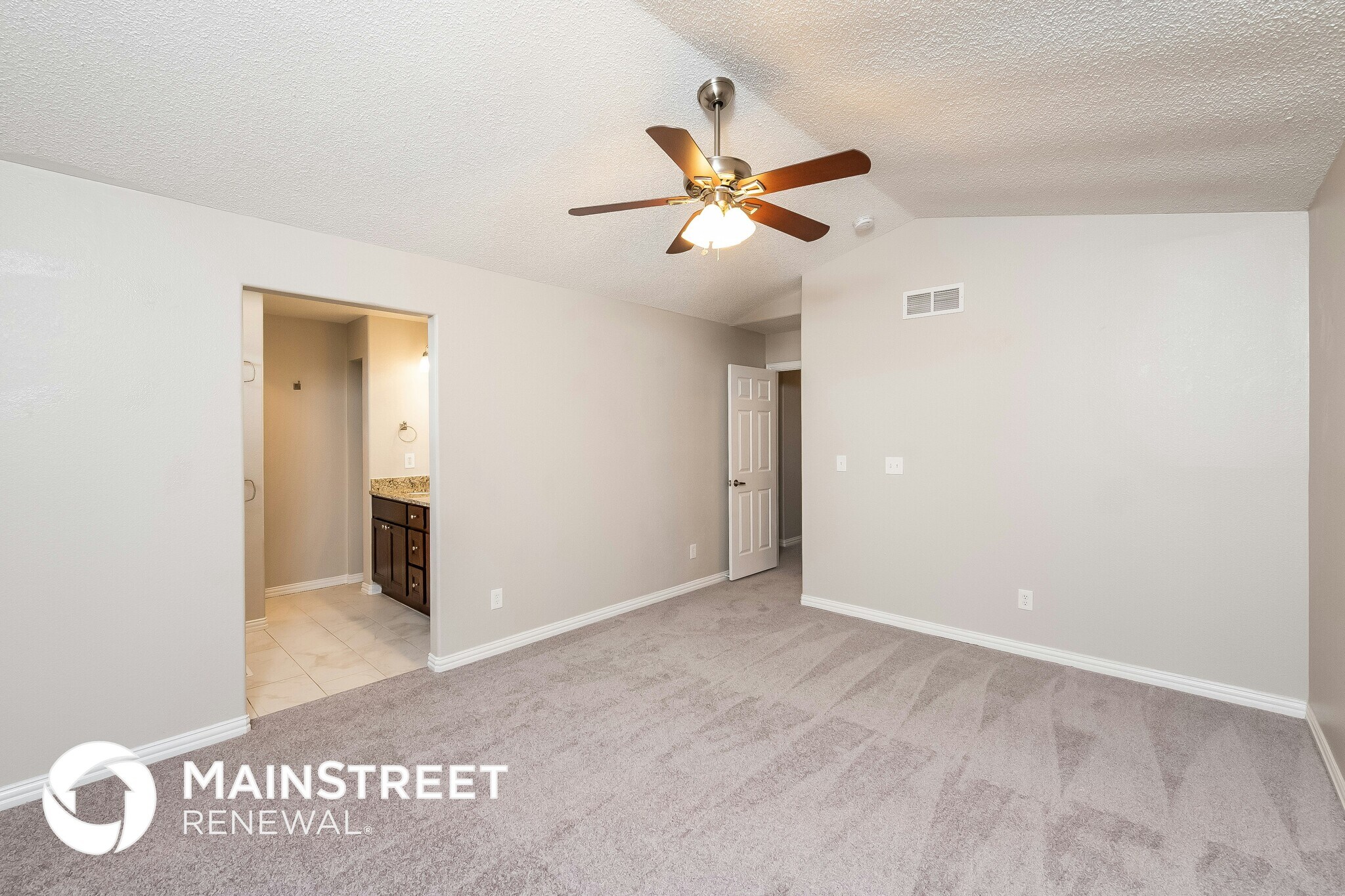 Building Photo - 18557 E Hamilton Dr