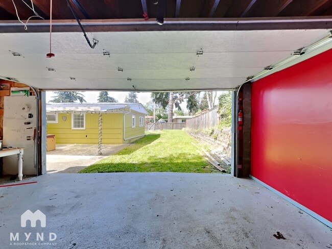 Building Photo - 904 Ferndale Cir NE