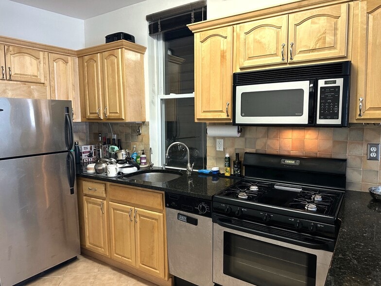 Building Photo - 395 2nd St