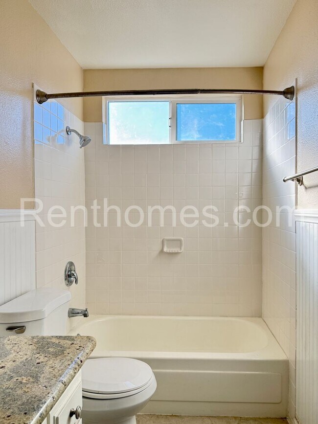 Building Photo - 371 Compass Rd