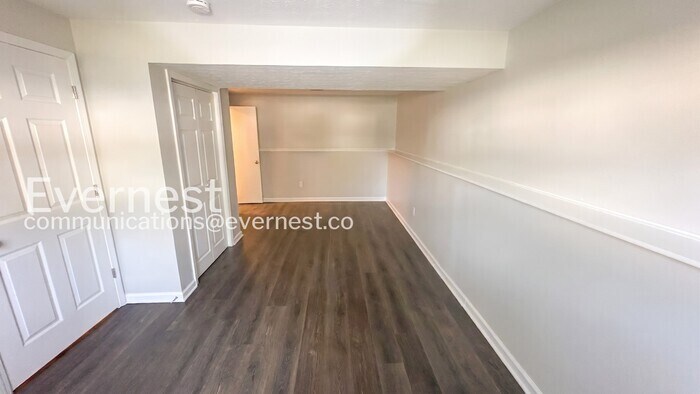 Building Photo - 2865 Chatsworth Way