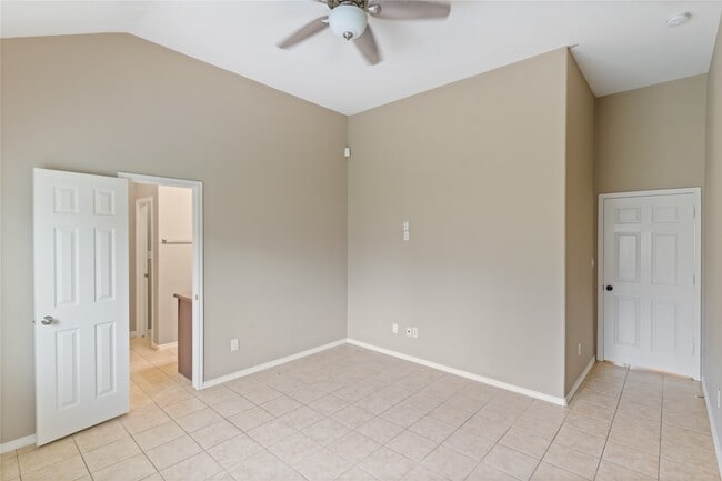 Building Photo - 9104 N Green River Dr