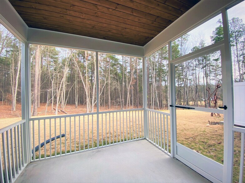 Building Photo - 621 Great Eno Path