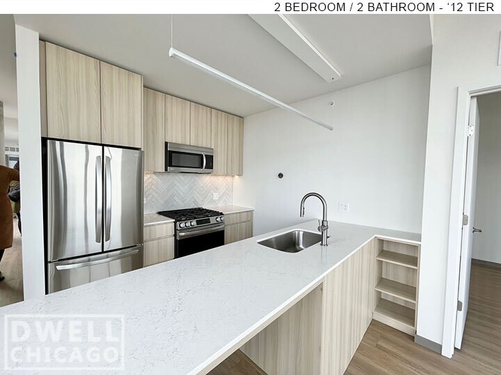 Building Photo - 503 S Damen Ave