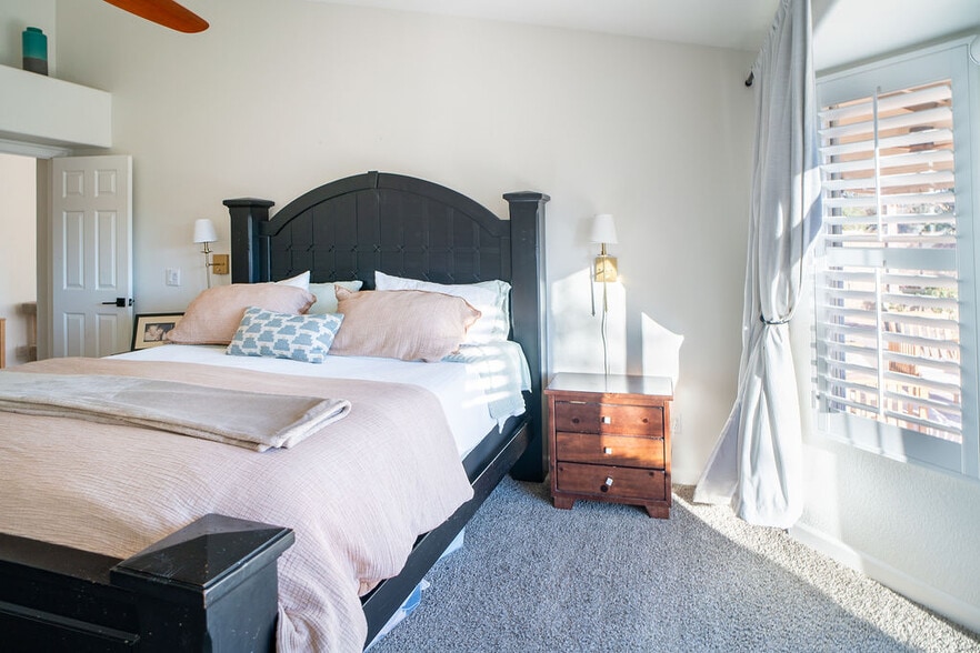 Building Photo - 1721 W Jupiter Way