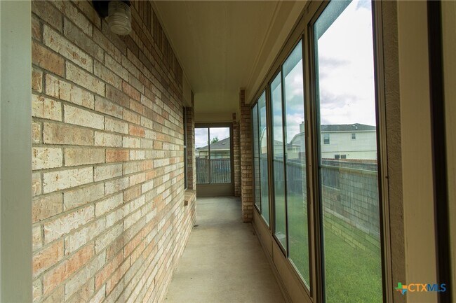 Building Photo - 2203 Love Rd