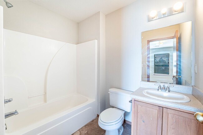 Building Photo - 401 E Southern Trace Dr