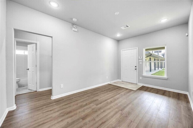 Building Photo - 8215 Lawler St