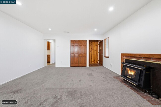 Building Photo - 1930 Sunshine Dr