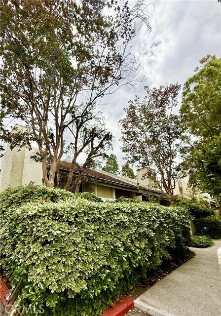 Building Photo - 11738 Moorpark St