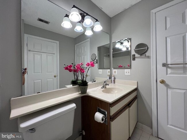 Building Photo - 12100 Greenway Ct