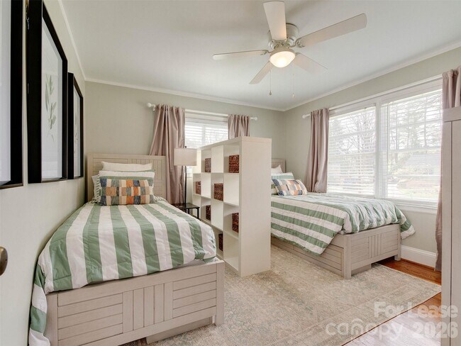 Building Photo - 3221 Sunset Dr