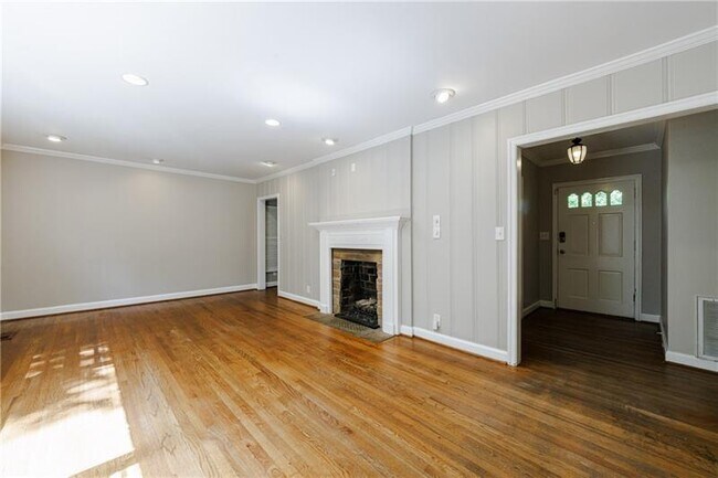 Building Photo - 2311 Pembrook Pl NE