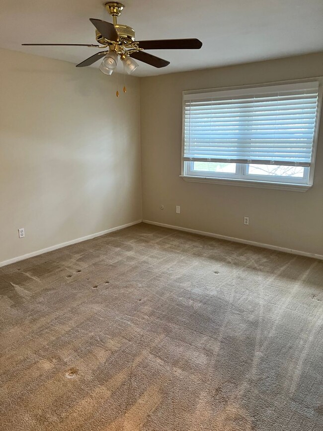 Building Photo - Recently updated Berkshire Estates Condo