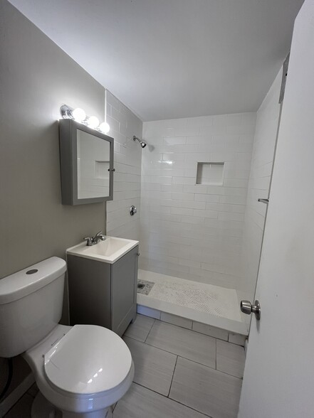 Building Photo - 50 Evergreen St