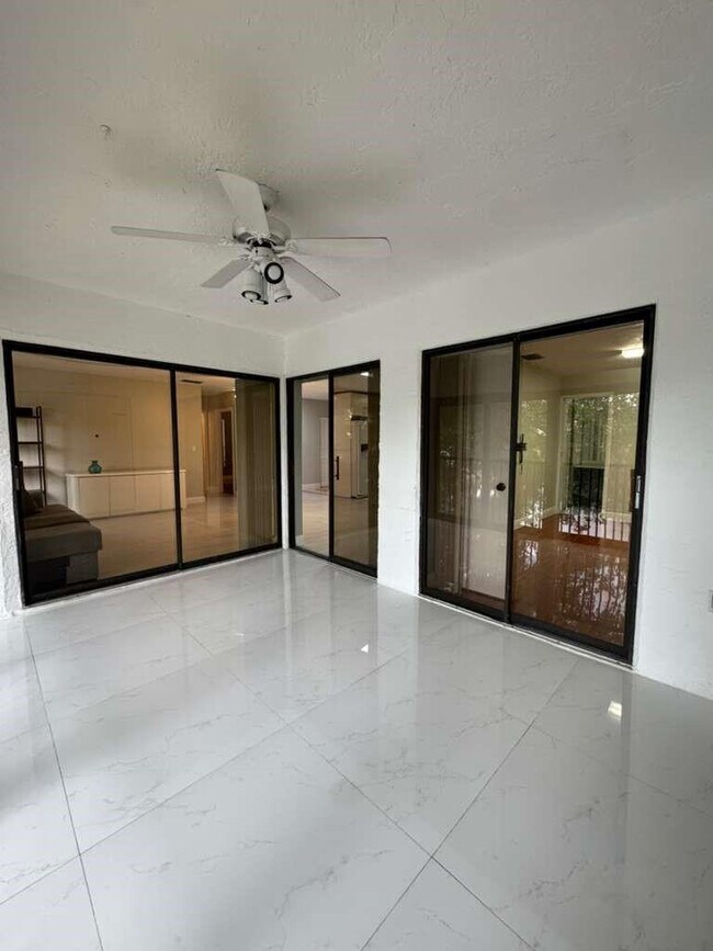 Building Photo - 3167 Cocoplum Cir