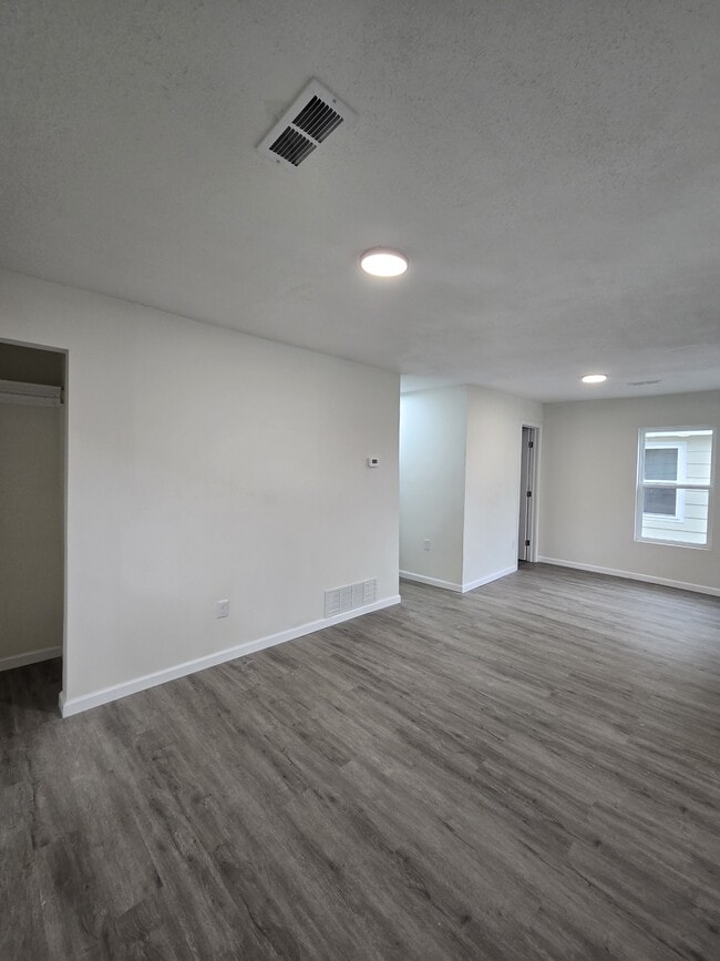 Building Photo - 1029 N New York Ave