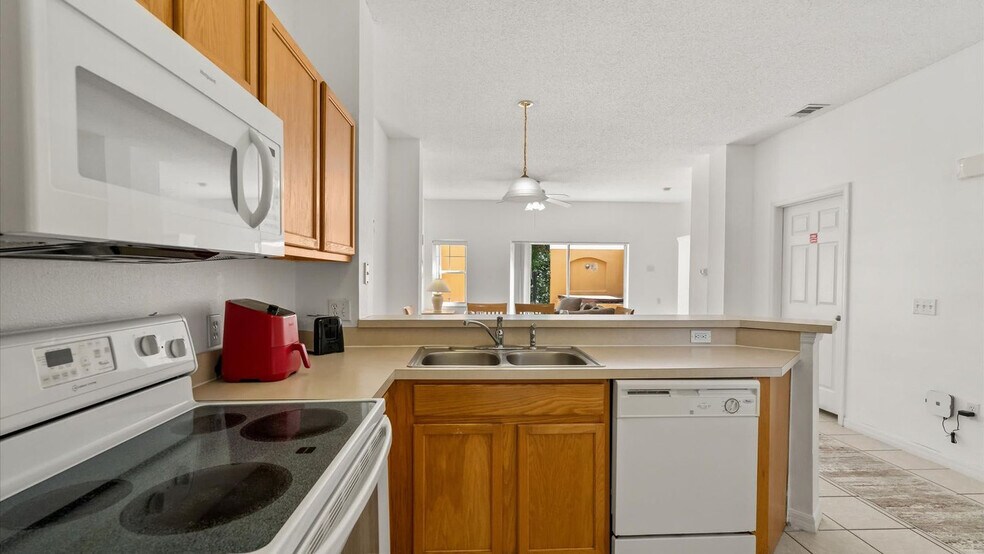 Building Photo - 4754 Vero Beach Pl