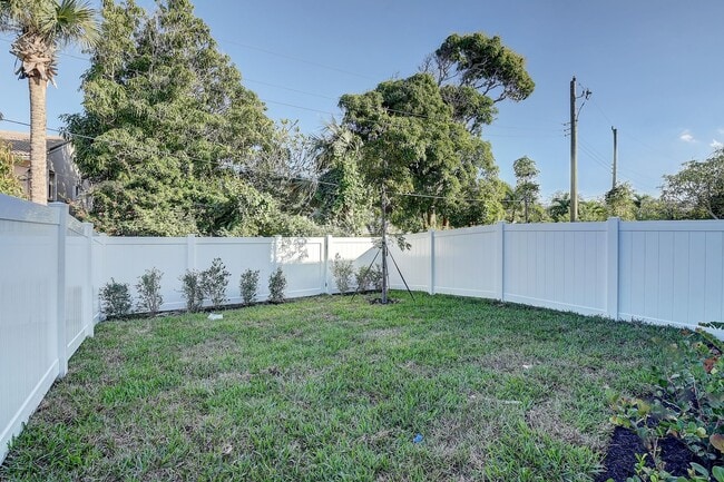 Building Photo - Frederick Isles Townhomes - Delray Beach