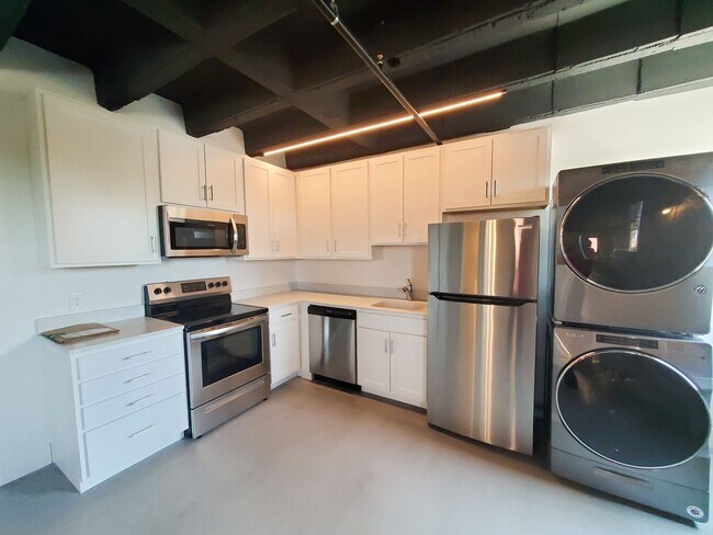 Building Photo - Dahlman Flats - Lovely Studio near Little Italy in a Historic Building!