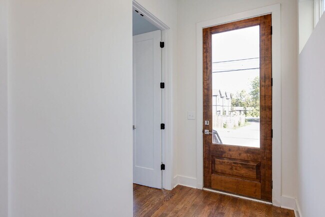 Building Photo - "Charming 4-Bedroom Nashville Oasis with Elegant Hardwood Floors & Private Guest Suite!"