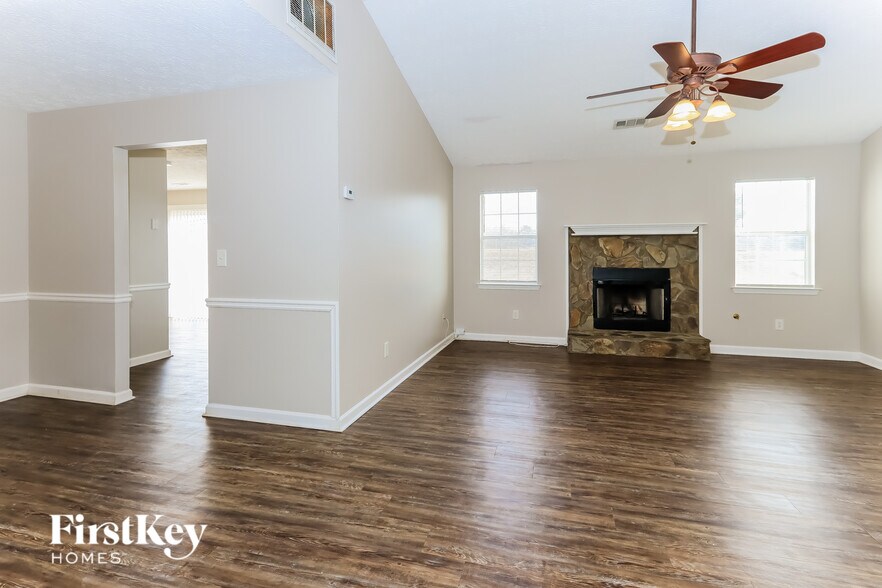 Building Photo - 128 Greenleaf Dr