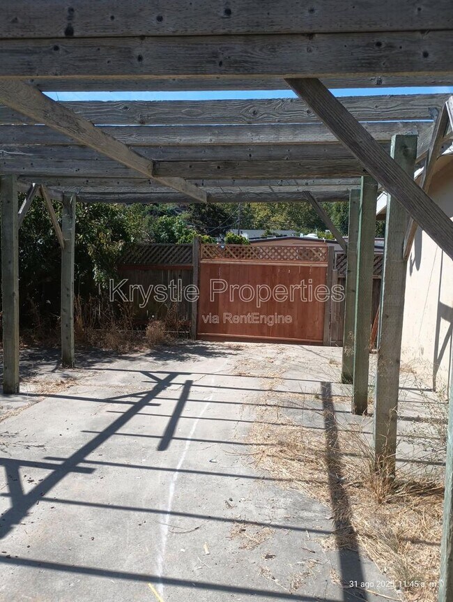 Building Photo - 1114 Coronel Ave